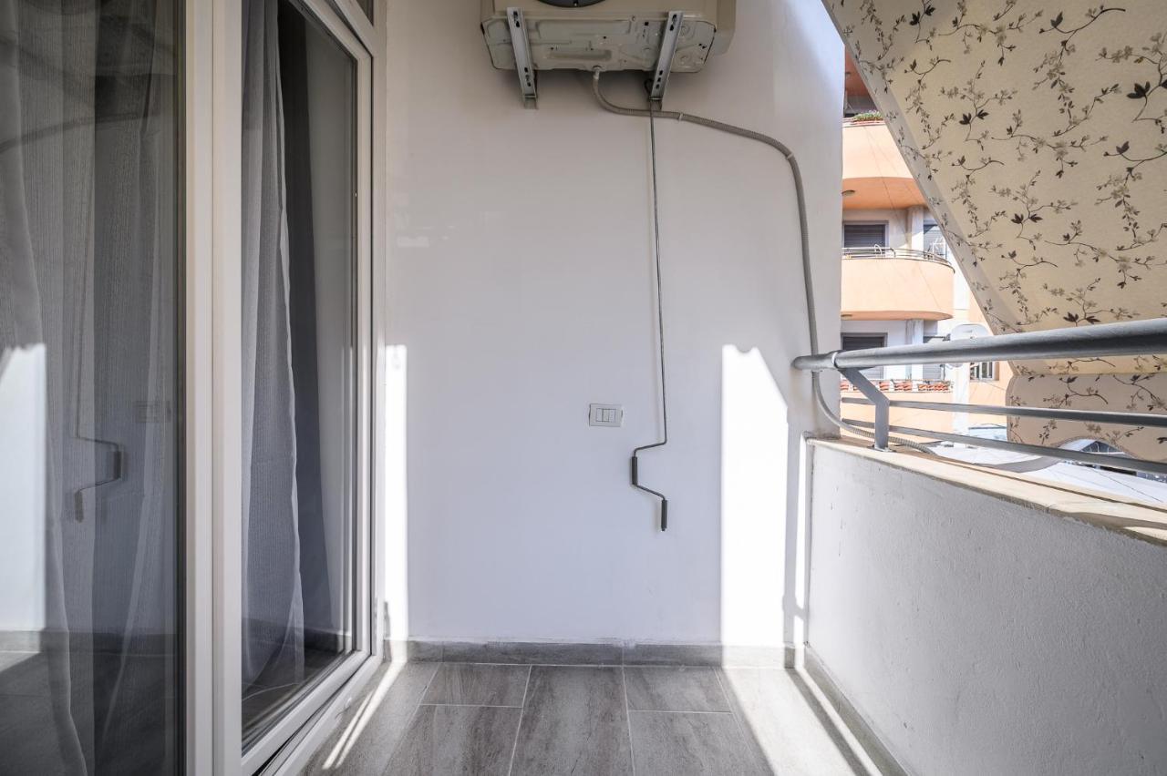 Miku Apartment-Modernly Designed Downtown ティラナ エクステリア 写真