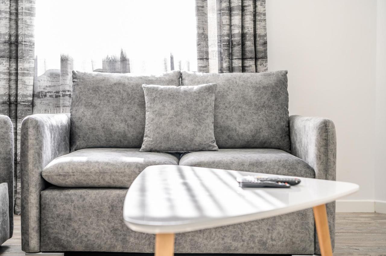Miku Apartment-Modernly Designed Downtown ティラナ エクステリア 写真